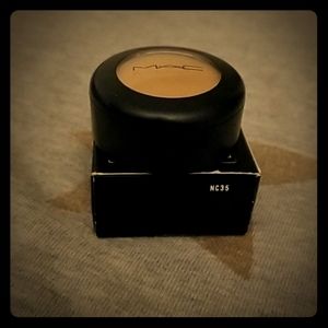 💋M.A.C NC35 SPF 35 Concealer 💋